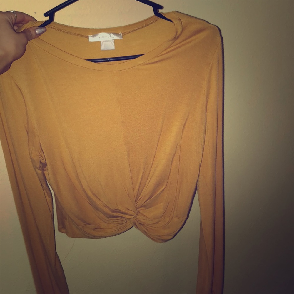 Twisted front long sleeve